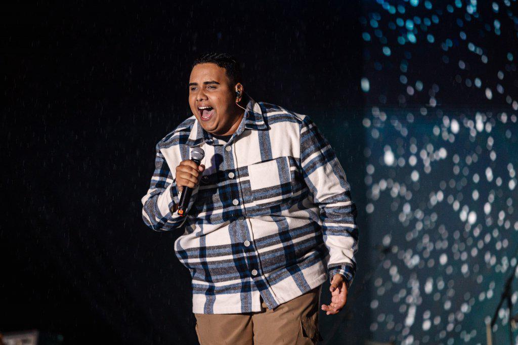 Público animado em um evento